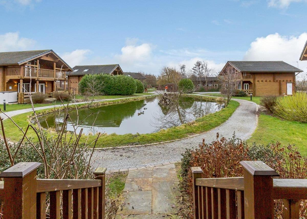Woodland Lakes Lodges Thirsk Ngoại thất bức ảnh