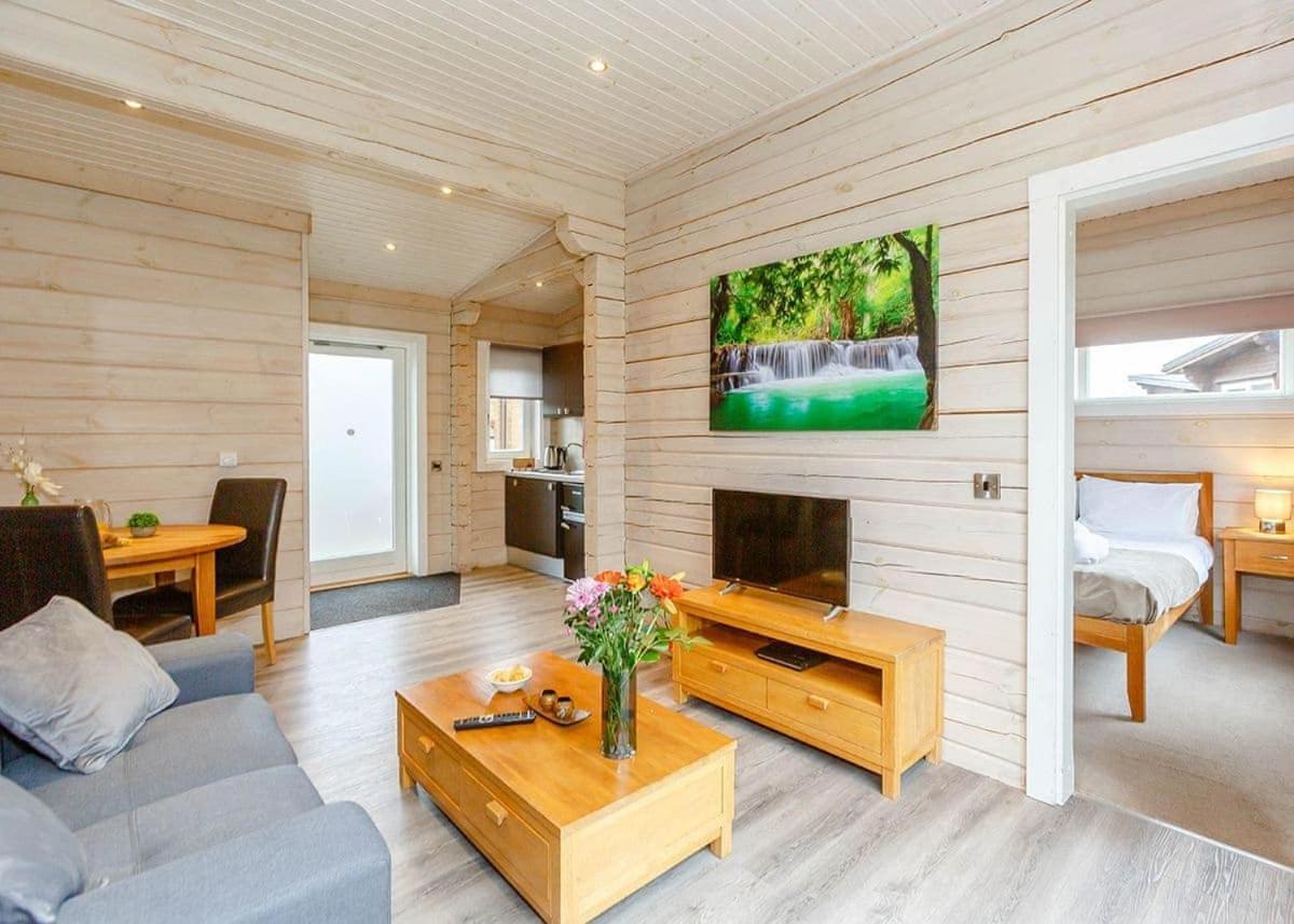 Woodland Lakes Lodges Thirsk Ngoại thất bức ảnh