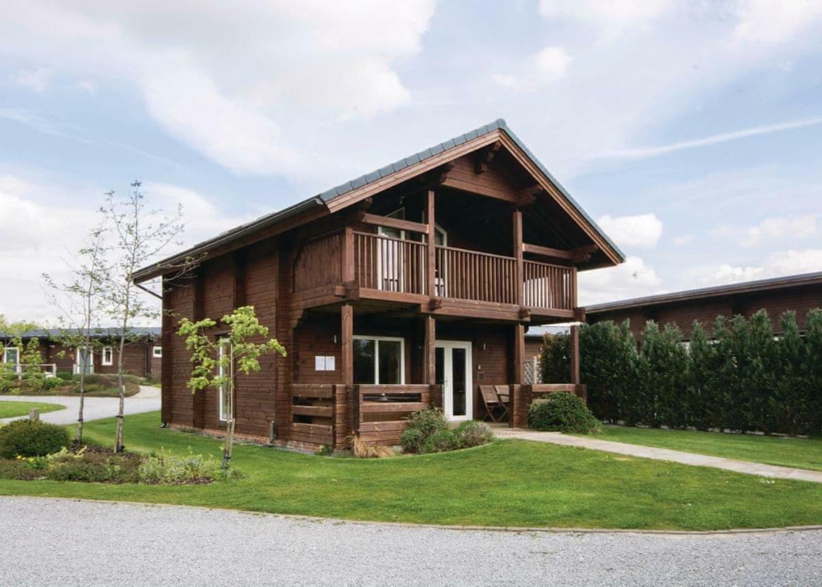 Woodland Lakes Lodges Thirsk Ngoại thất bức ảnh
